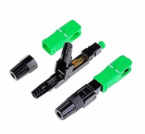 Which port should the router s fiber optic cable be plugged into