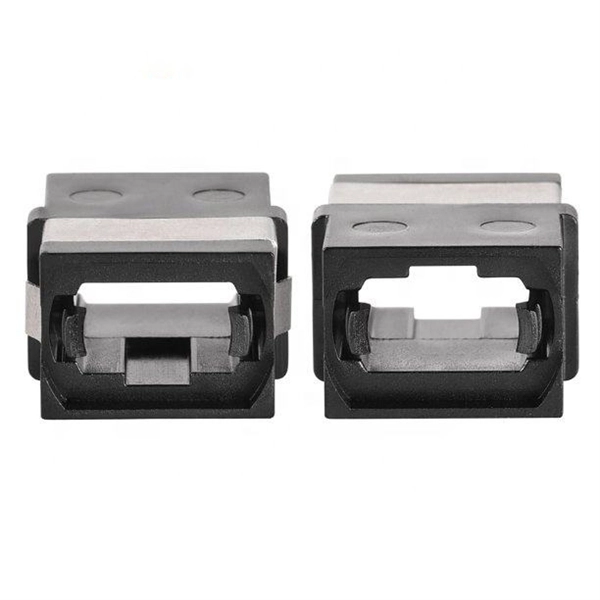 Horizontal 4-pin junction box