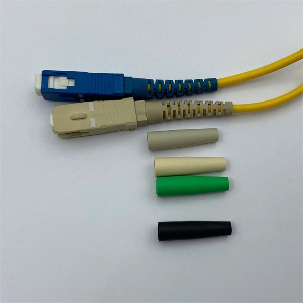 Rainproofing measures for circuit distribution boxes