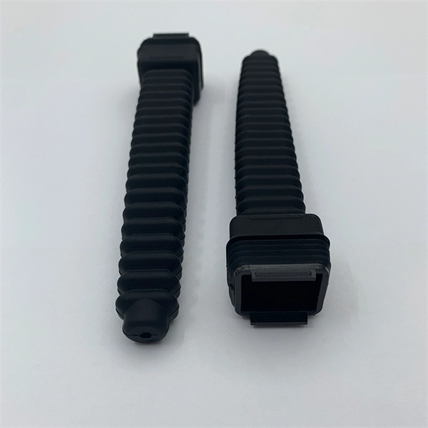 Cut a few centimeters horizontally at a 40-degree angle to the cable tray